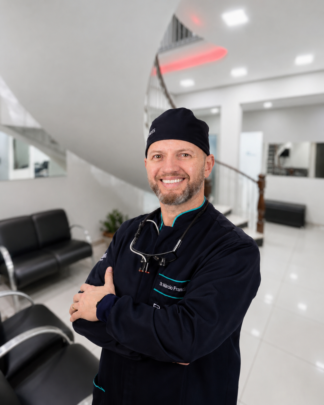 Dr. Marcio Francês na clínica Frances