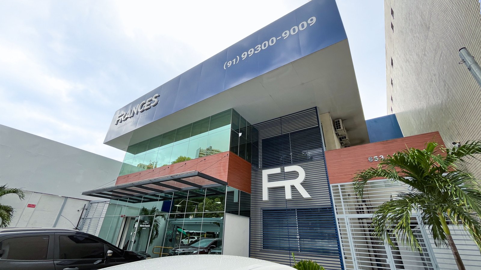 Fachada da clínica Frances Reabilitação Oral em Belém, PA